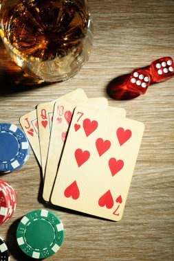 Casino Hold'em betting decision interface on altoge